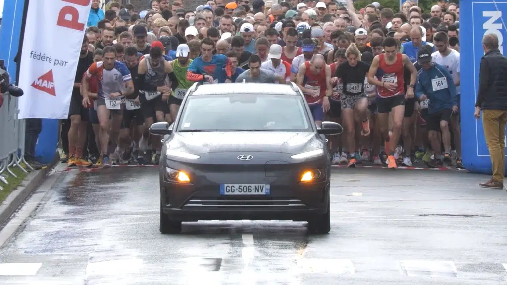 Voiture Hyundai sur route